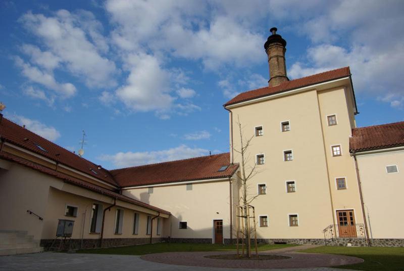 Chateau Krakovany Esterno foto