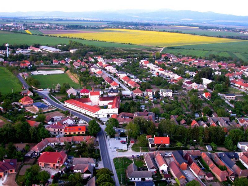 Chateau Krakovany Esterno foto