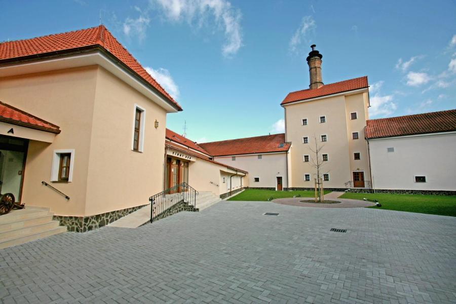 Chateau Krakovany Esterno foto