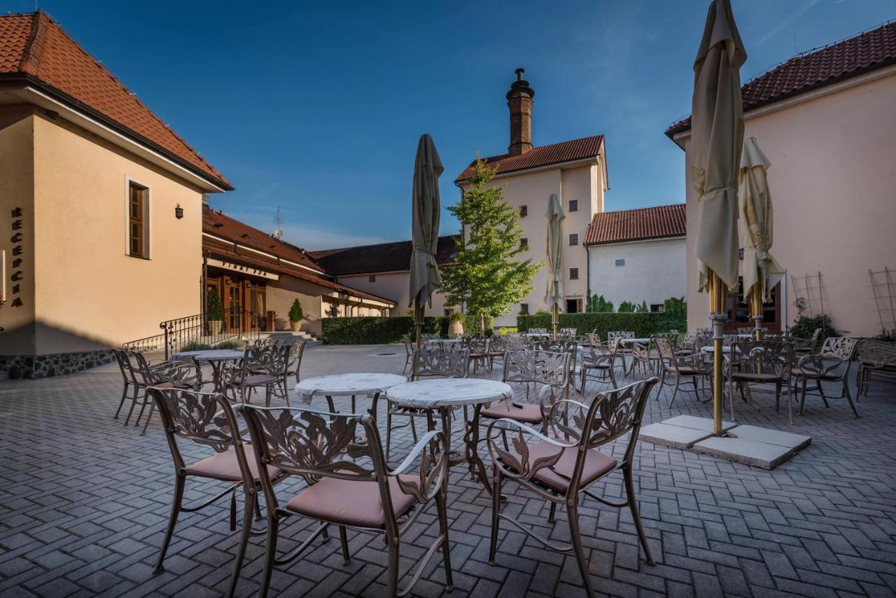 Chateau Krakovany Esterno foto