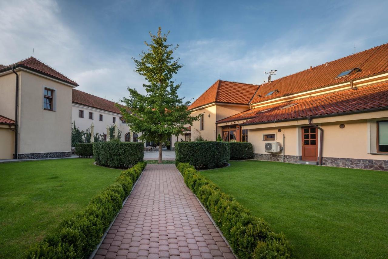 Chateau Krakovany Esterno foto