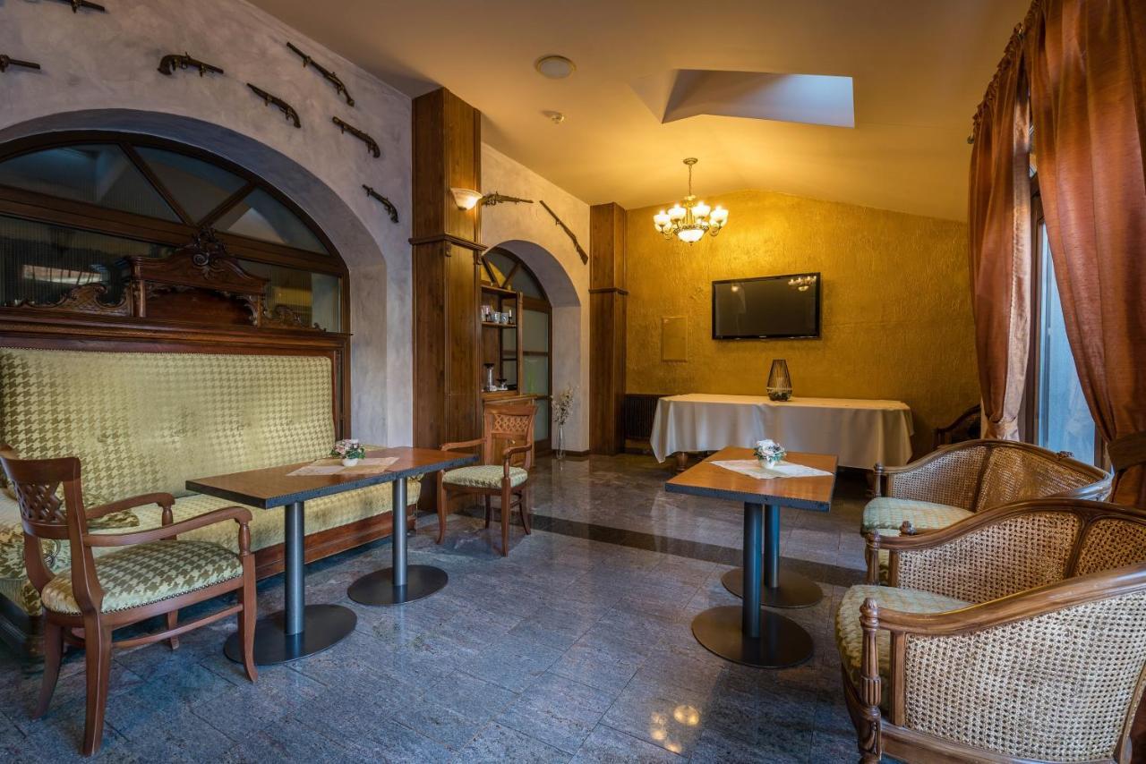 Chateau Krakovany Esterno foto