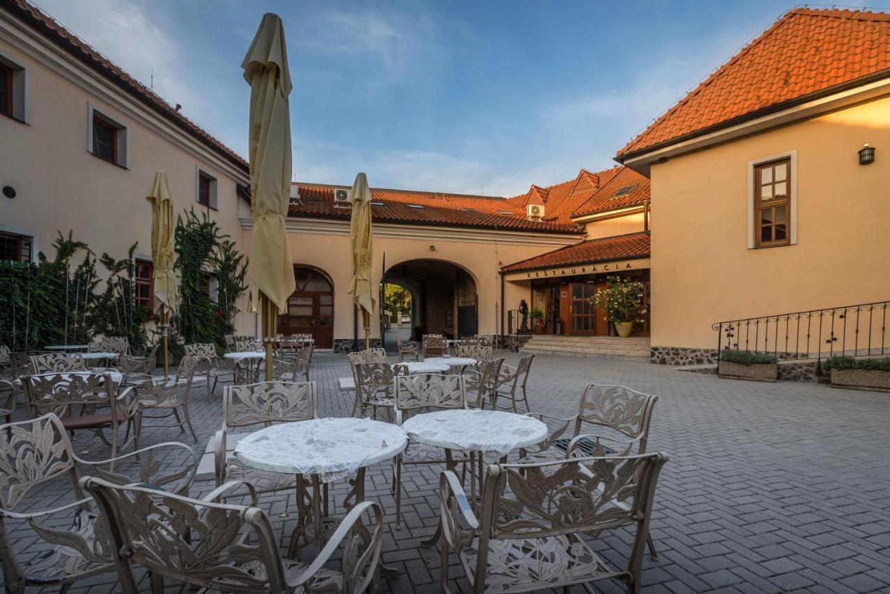 Chateau Krakovany Esterno foto