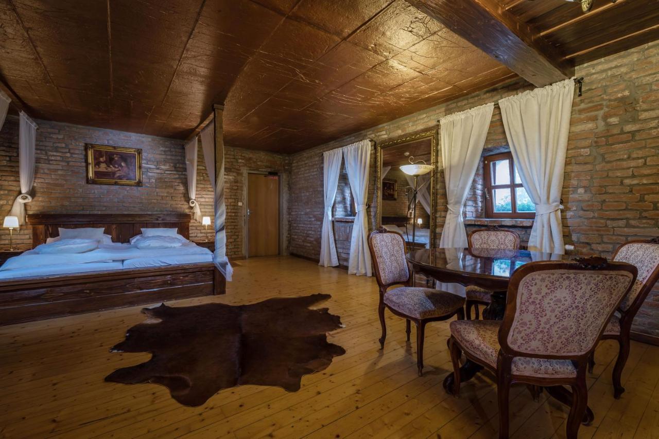 Chateau Krakovany Esterno foto